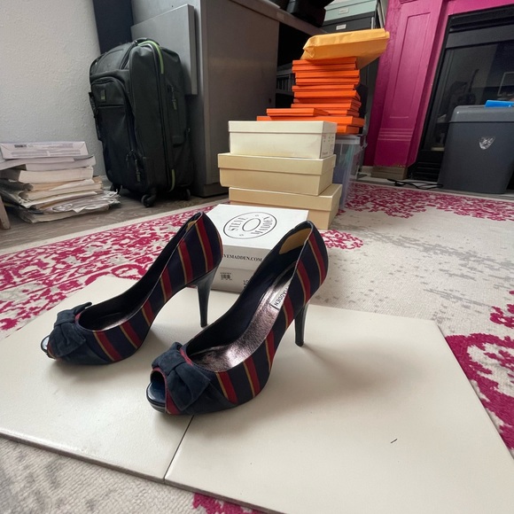 Steve Madden Navy and Red Covered Platform Peep Toe Pumps - Picture 2 of 14